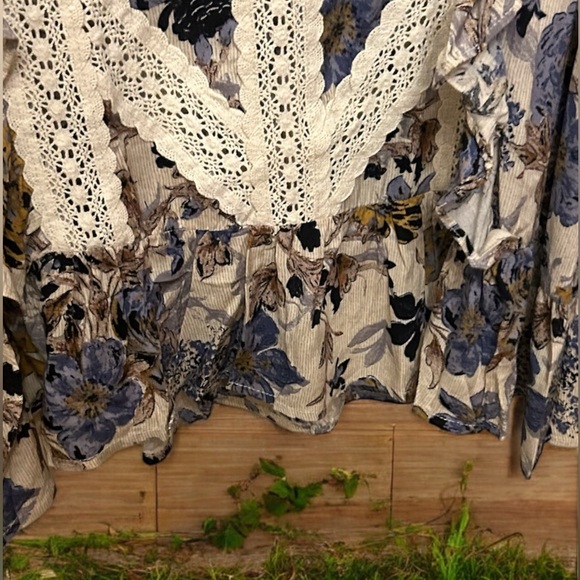 SALE! Cream Blue Floral Embroidered Long Sleeve Blouse - Picture 5 of 6